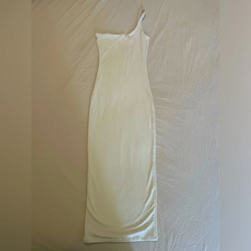 Reona Elegant One-Shoulder White Dress - Picture 1 of 6